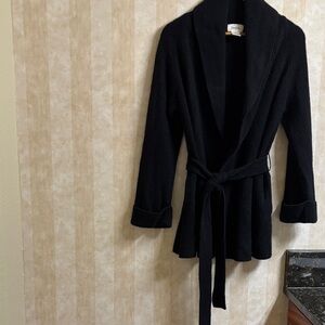 Triple ply cashmere-Neiman Marcus Classic Black tie cardigan- pockets- like new
